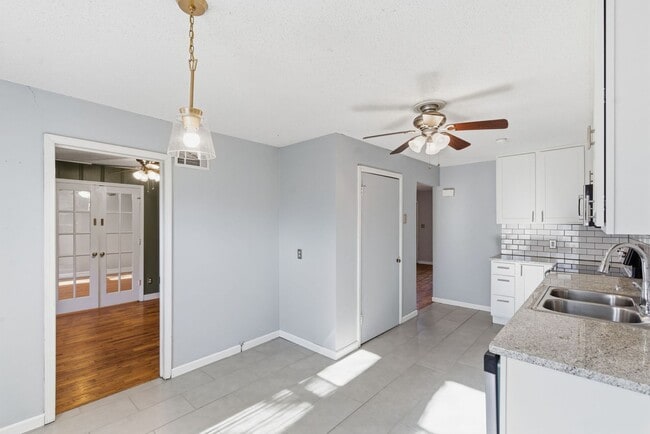 Building Photo - 1354 E Walnut St