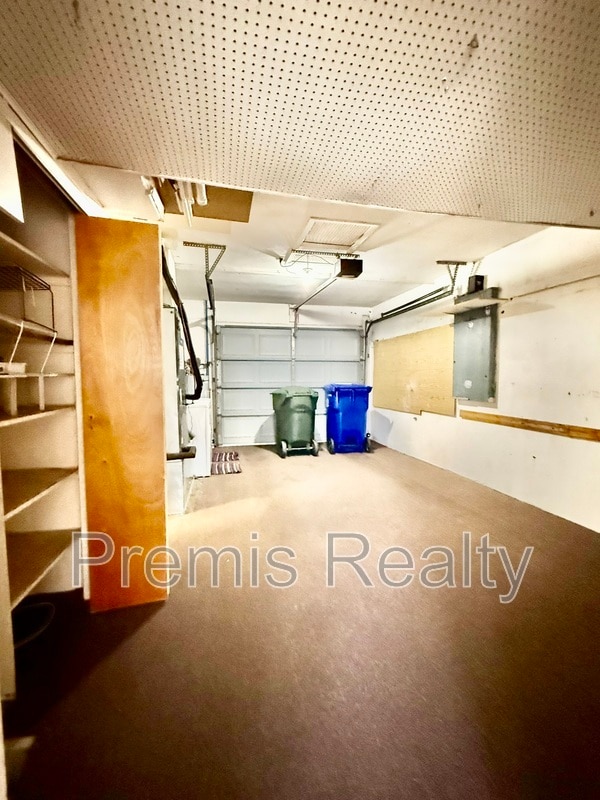 Building Photo - 1229 Lazy Lake Rd W