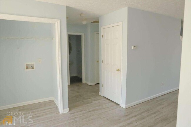 Building Photo - 360 Springbottom Dr SE
