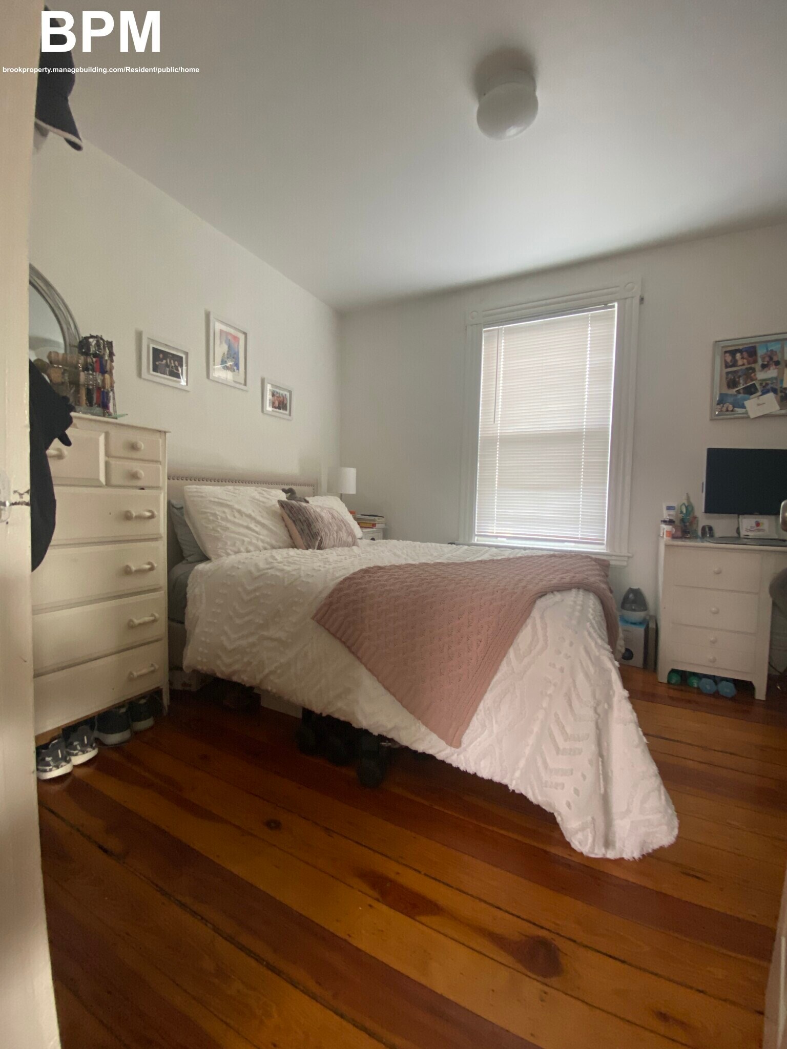 Building Photo - 28 Pond St