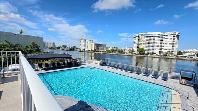 Building Photo - 1849 S Ocean Dr