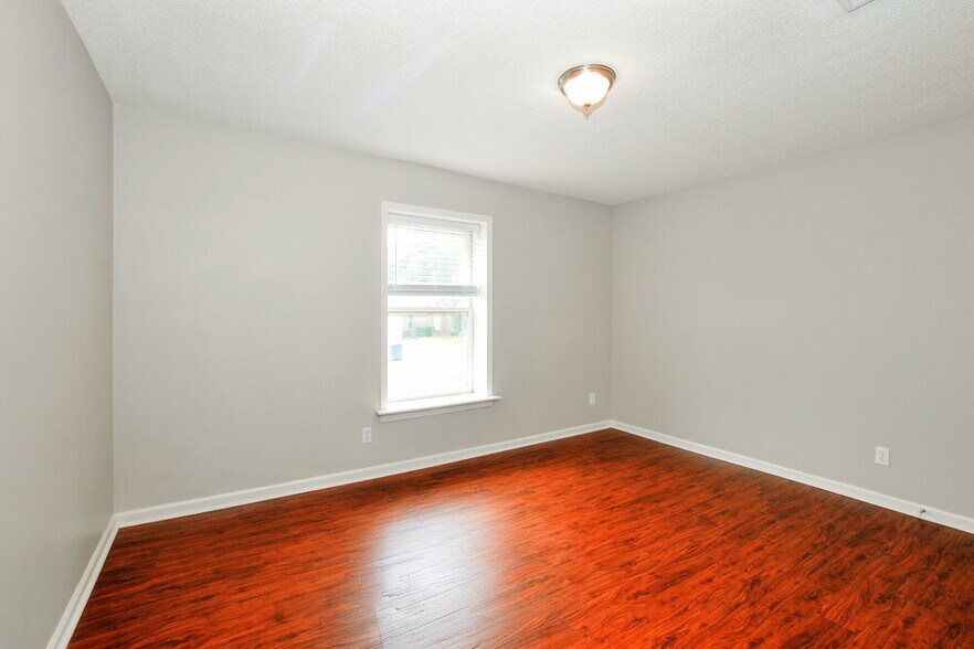 Building Photo - 4378 Bunker Hill Dr