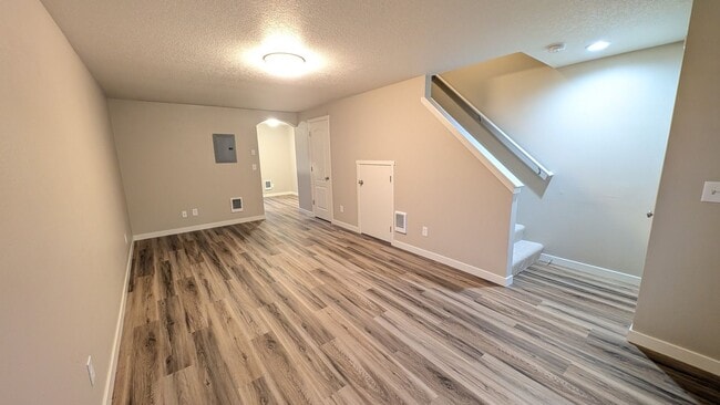 Building Photo - Wonderful townhouse in Forest Grove