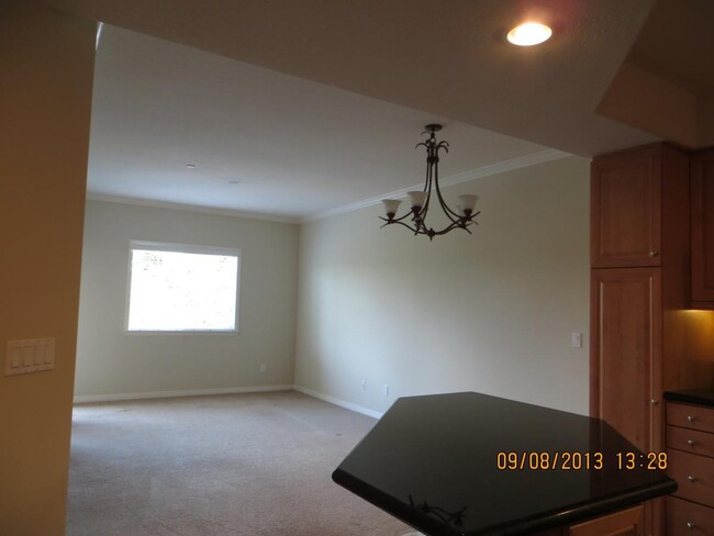 living room also has a sliding door to balcony - 21345 Hawthorne Blvd