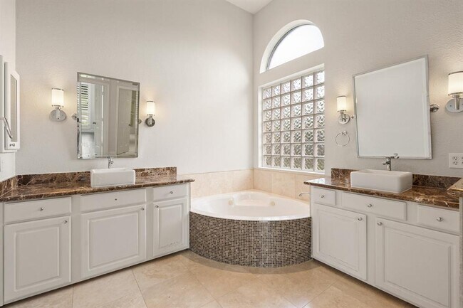 Building Photo - 5011 Tapestry Ln