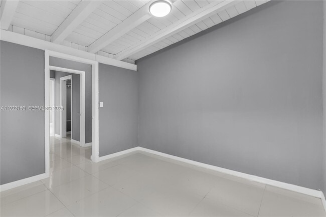 Building Photo - 2221 SW 13th St