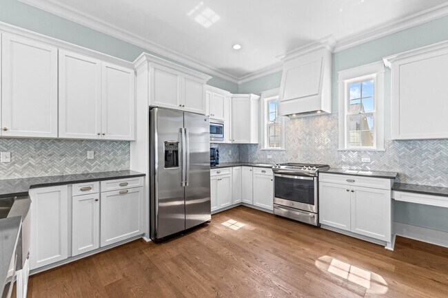 Building Photo - 465 Karcher Ave