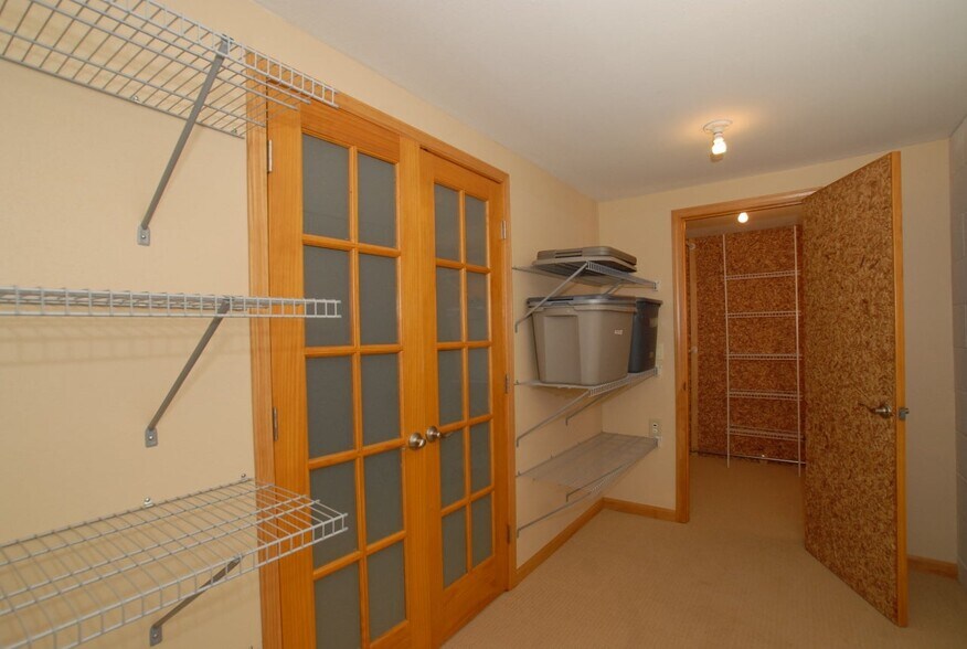 Loads of storage - 3510 S Toldt Cir