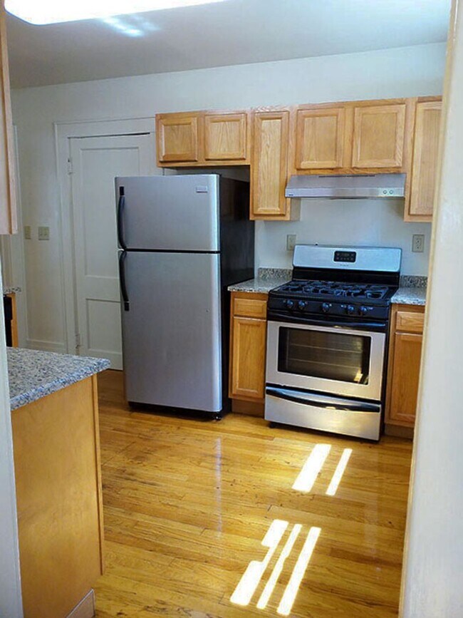 Building Photo - 231 Fellows Ave