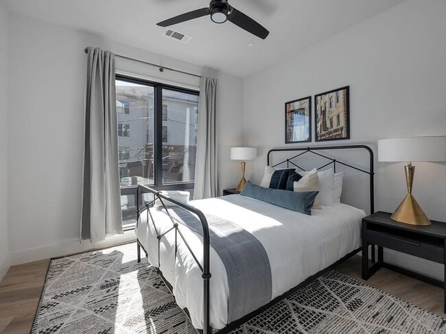 Building Photo - 303 31st Ave N