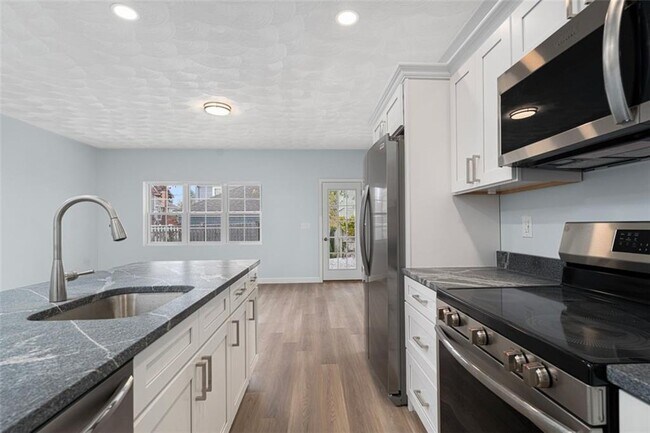 Building Photo - 47 Windsor Rd