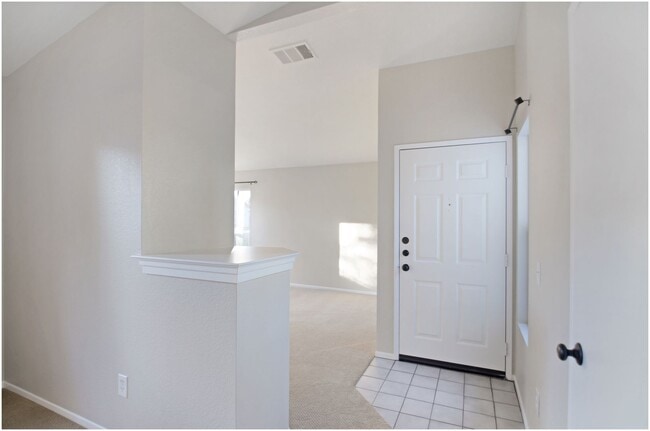 Building Photo - 1 Bedroom Ritz Pointe Condo!