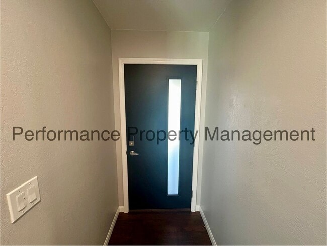 Building Photo - Charming 3 Bed/2 Bath NW Bakersfield Home w/ Solar, RBP & $0 Deposit Option