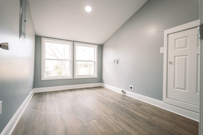 Building Photo - UNIT C