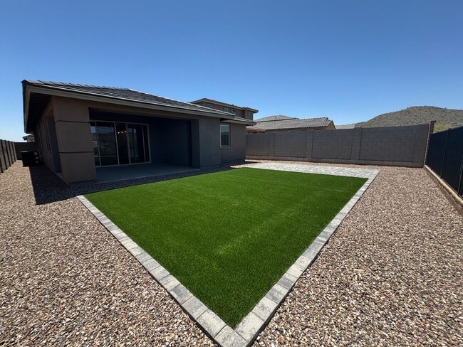 Building Photo - BRAND NEW 4 BEDROOM IN NORTHPOINTE