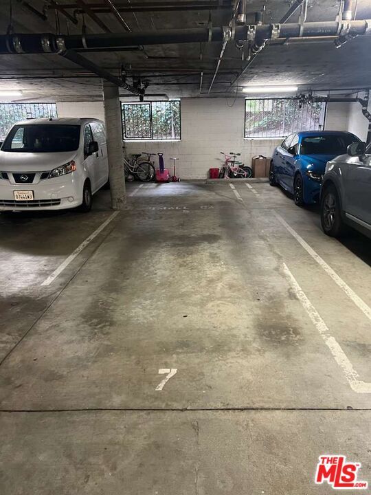 Building Photo - 1931 Malcolm Ave