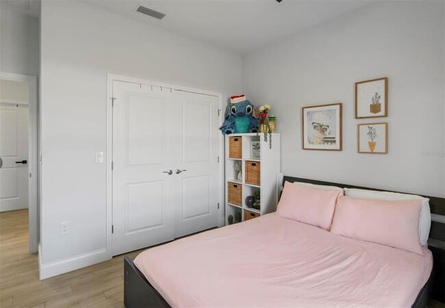 Building Photo - 817 Desmoines Pl