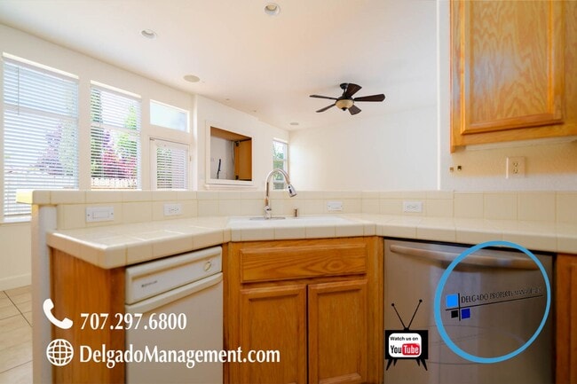 Building Photo - Beautiful gated Tiara 3 bedroom condo