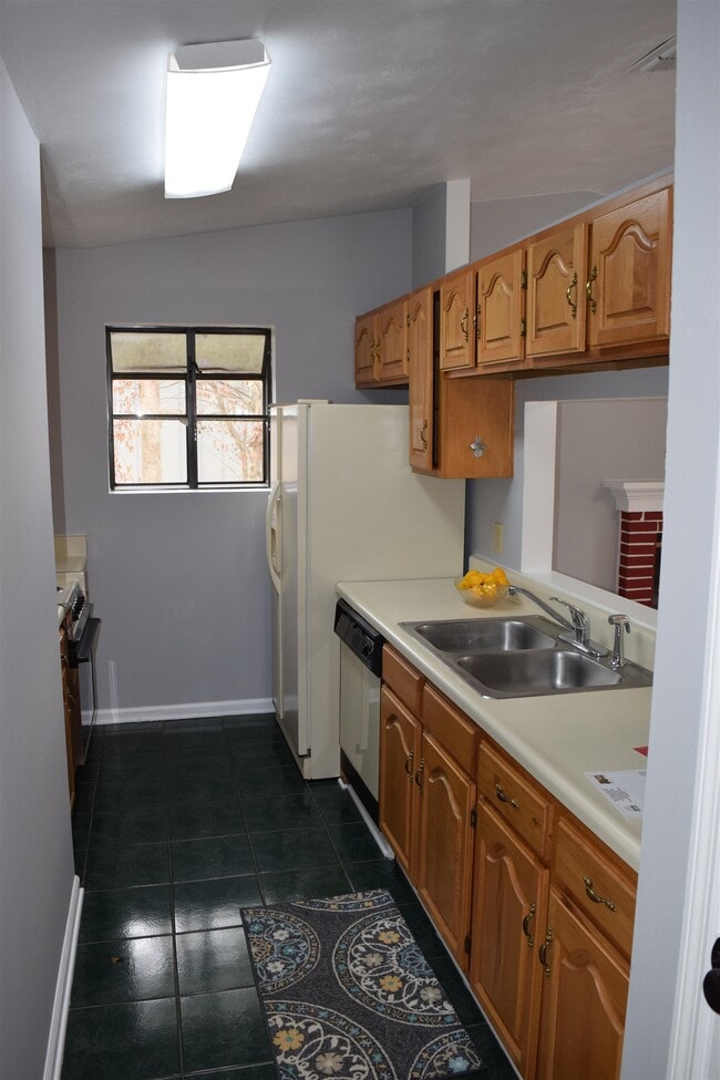 Building Photo - 2654 Millbank Dr