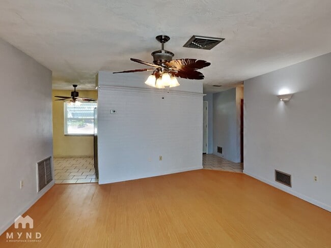 Building Photo - 968 Wicks Dr