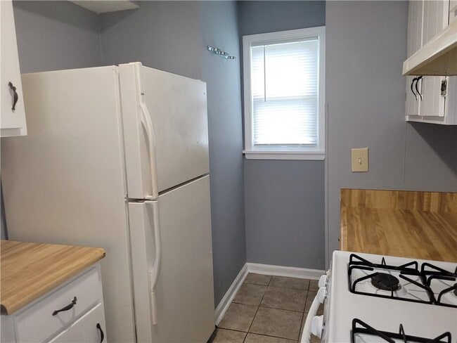 Building Photo - 457 Prince of Wales
