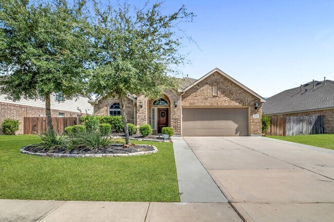 Building Photo - 18739 Laurel Hills Dr