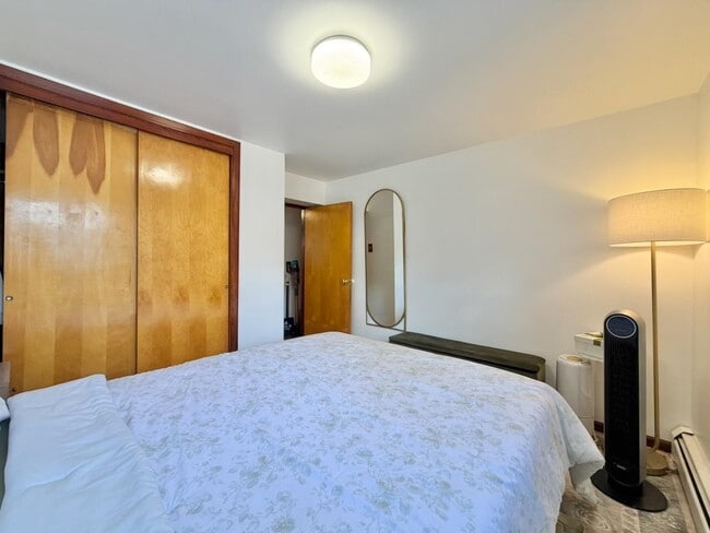 Building Photo - 196 6th St