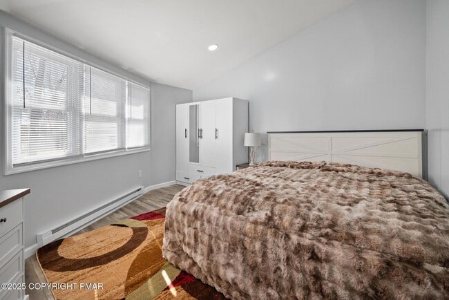 Building Photo - 202 Palomino Pl