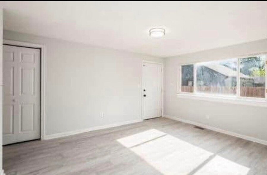 Building Photo - 1954 Oakland Park Ave