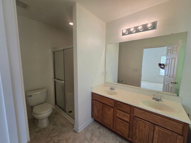 Building Photo - $250 Off 1 Month if leased by 12/25/25