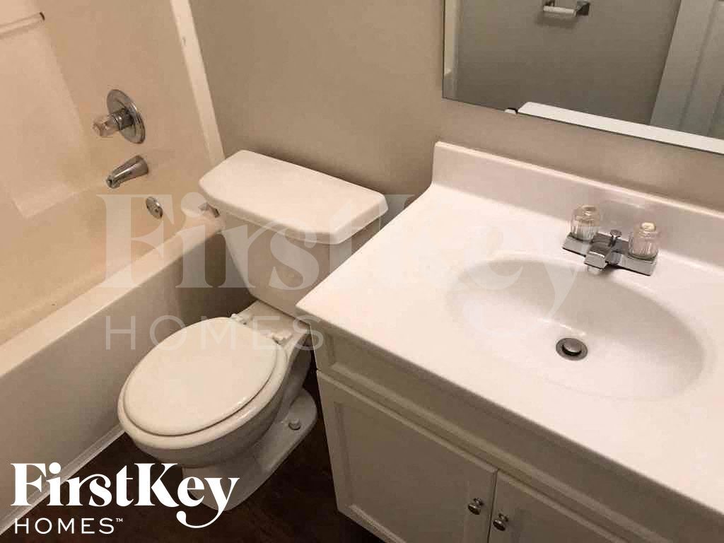 Building Photo - 5339 Greensward Ln