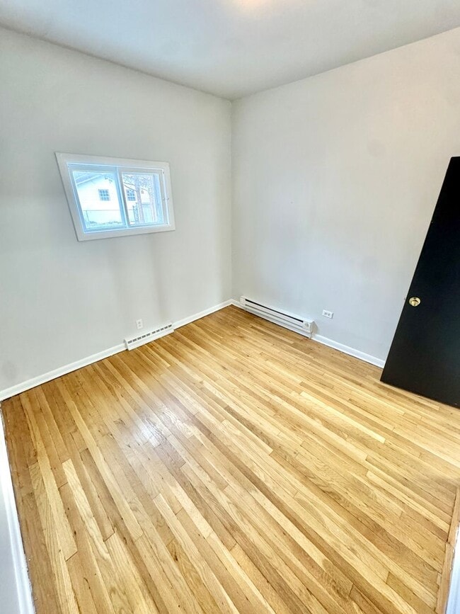 Building Photo - TWO BEDROOM Detached Home in Bethlehem Schools