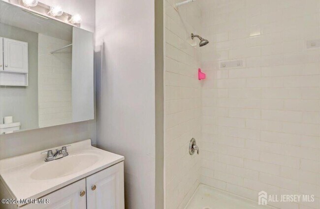 Building Photo - 111 John St