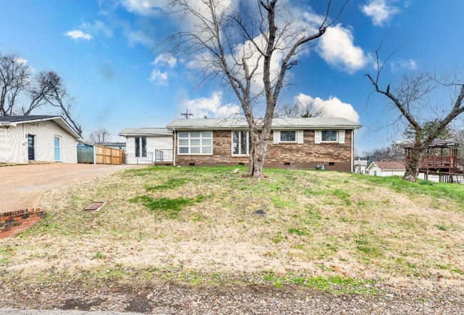 Building Photo - 504 Continental Dr