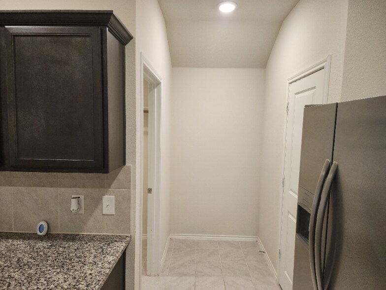 Building Photo - 1220 Meadow Creek Dr