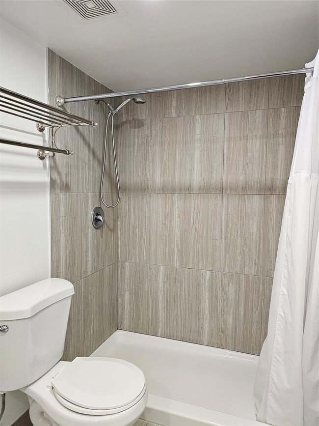 Building Photo - 2731 Ocean Club Blvd