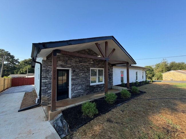 Building Photo - 1278 Chulio Rd SE