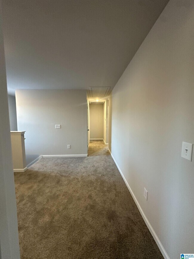 Building Photo - 184 Dogwood St