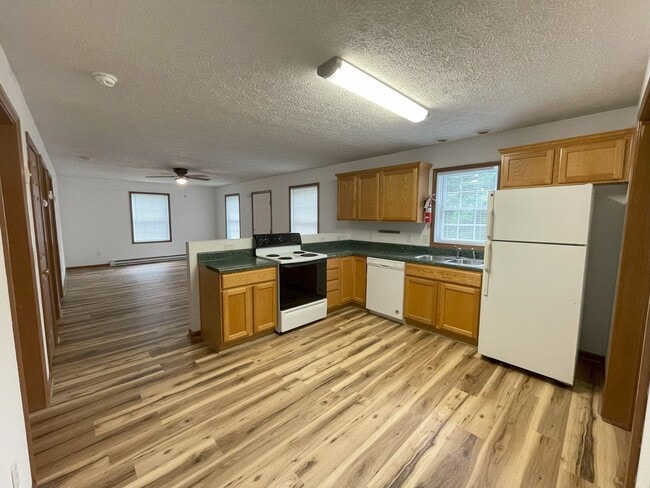 Building Photo - 152 Cecil St