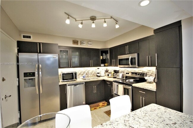 Building Photo - 5161 Collins Ave