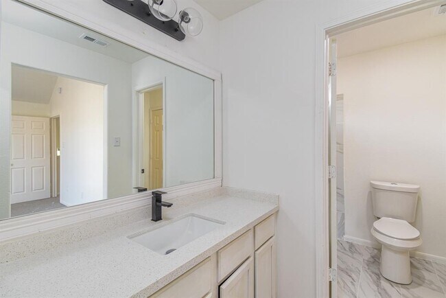 Building Photo - 30611 Country Meadows Dr