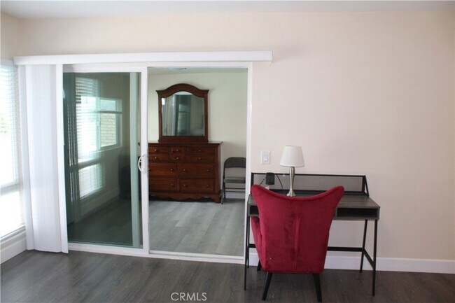 Building Photo - 761 W Country Hills Dr