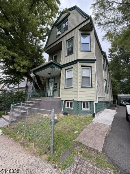 Building Photo - 296 N Clinton St