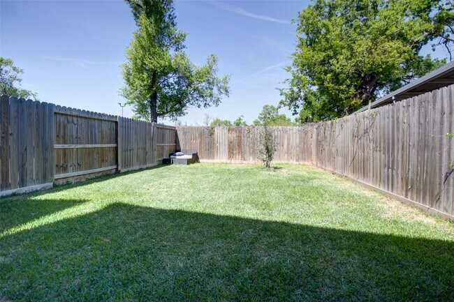 Building Photo - 5113 Hershe St