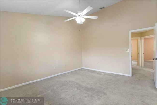 Building Photo - 640 N University Dr
