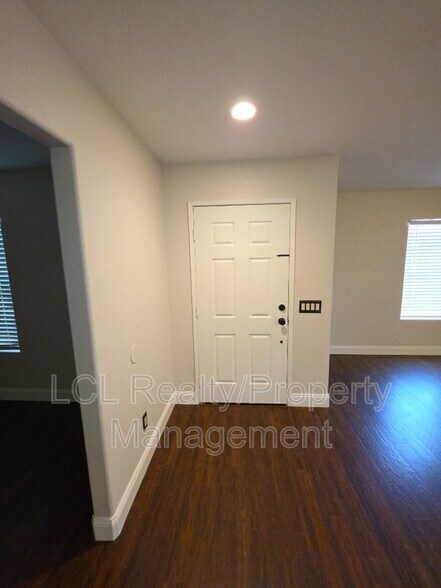 Building Photo - 25025 Clover Creek Ln