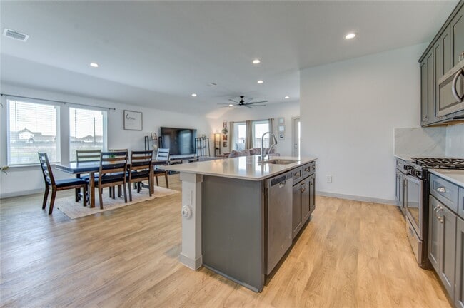 Building Photo - 403 Rain Water Ln