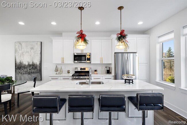 Building Photo - 5931 Stella Dr