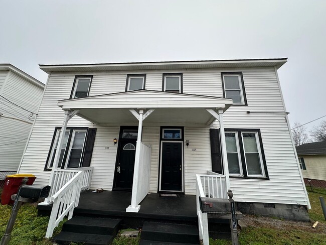 Primary Photo - Renovated 3 Bedroom Duplex Apt available I...