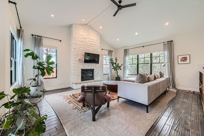 Building Photo - Refined Boulder Living - Furnished 5BDR Gem